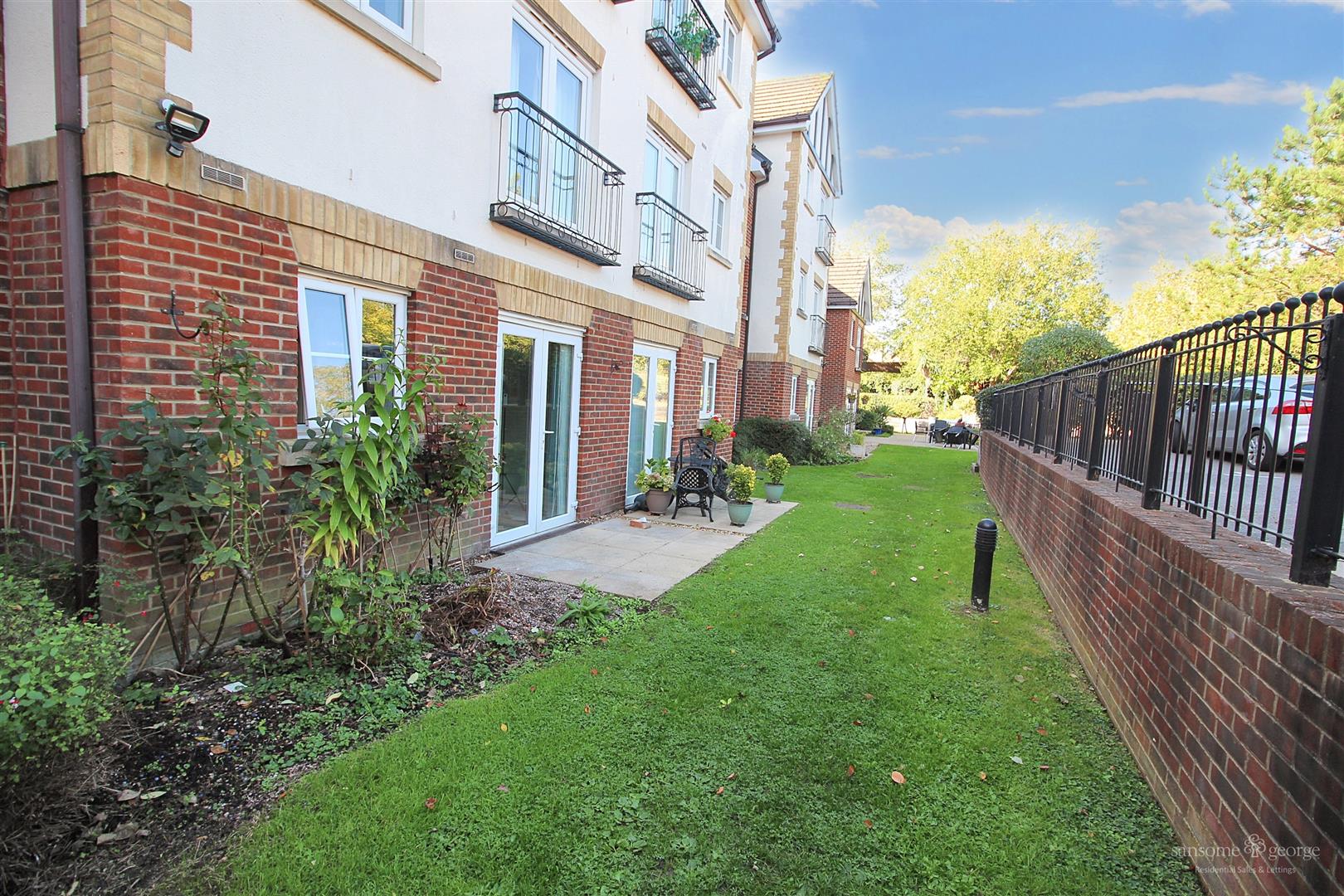 1 bed property in Bath Road, Reading